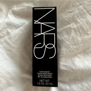 NARS pure radiant tinted moisturizer spf30 - St Moritz